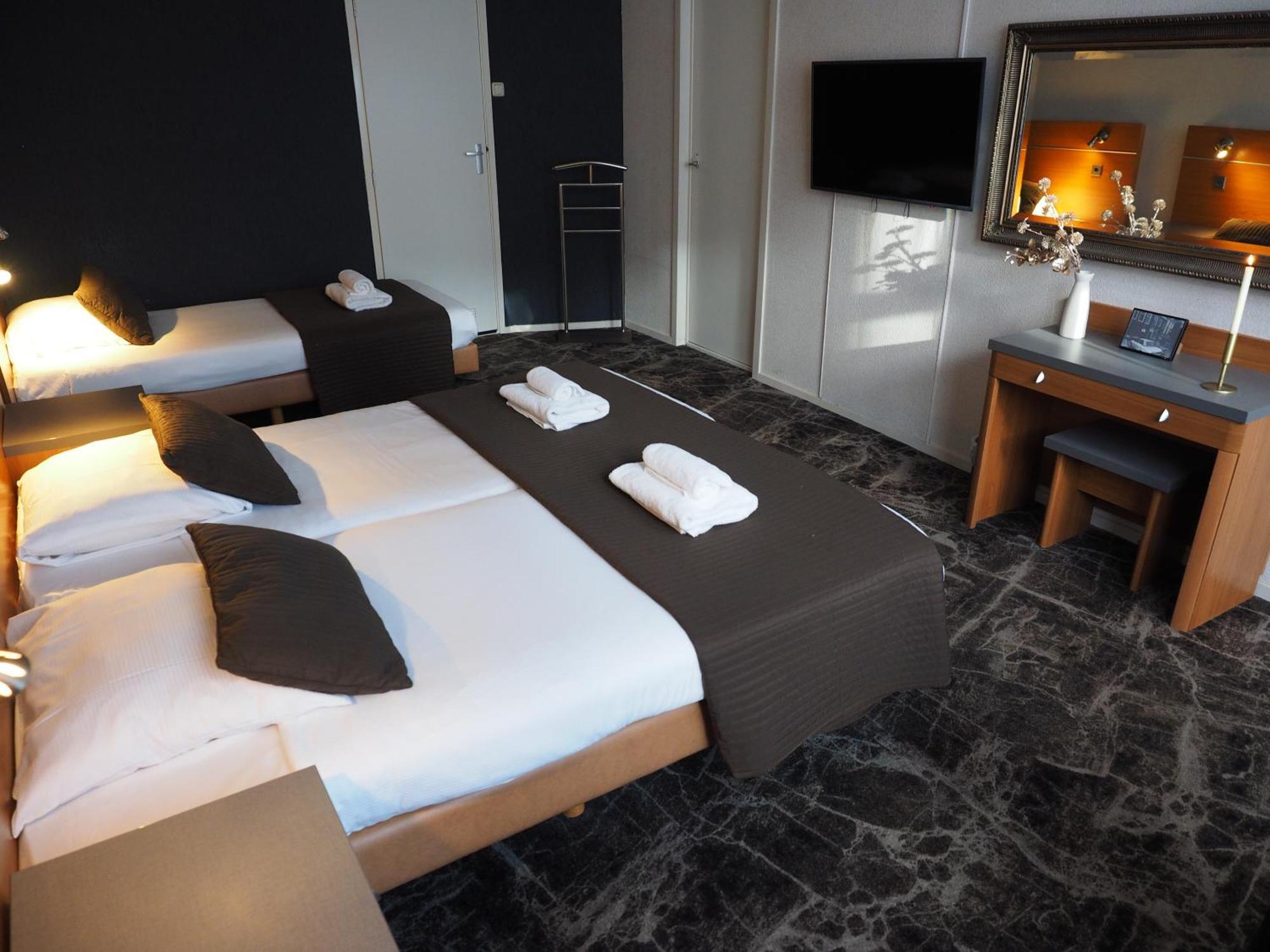Hotel 'T Anker Леэварден Экстерьер фото