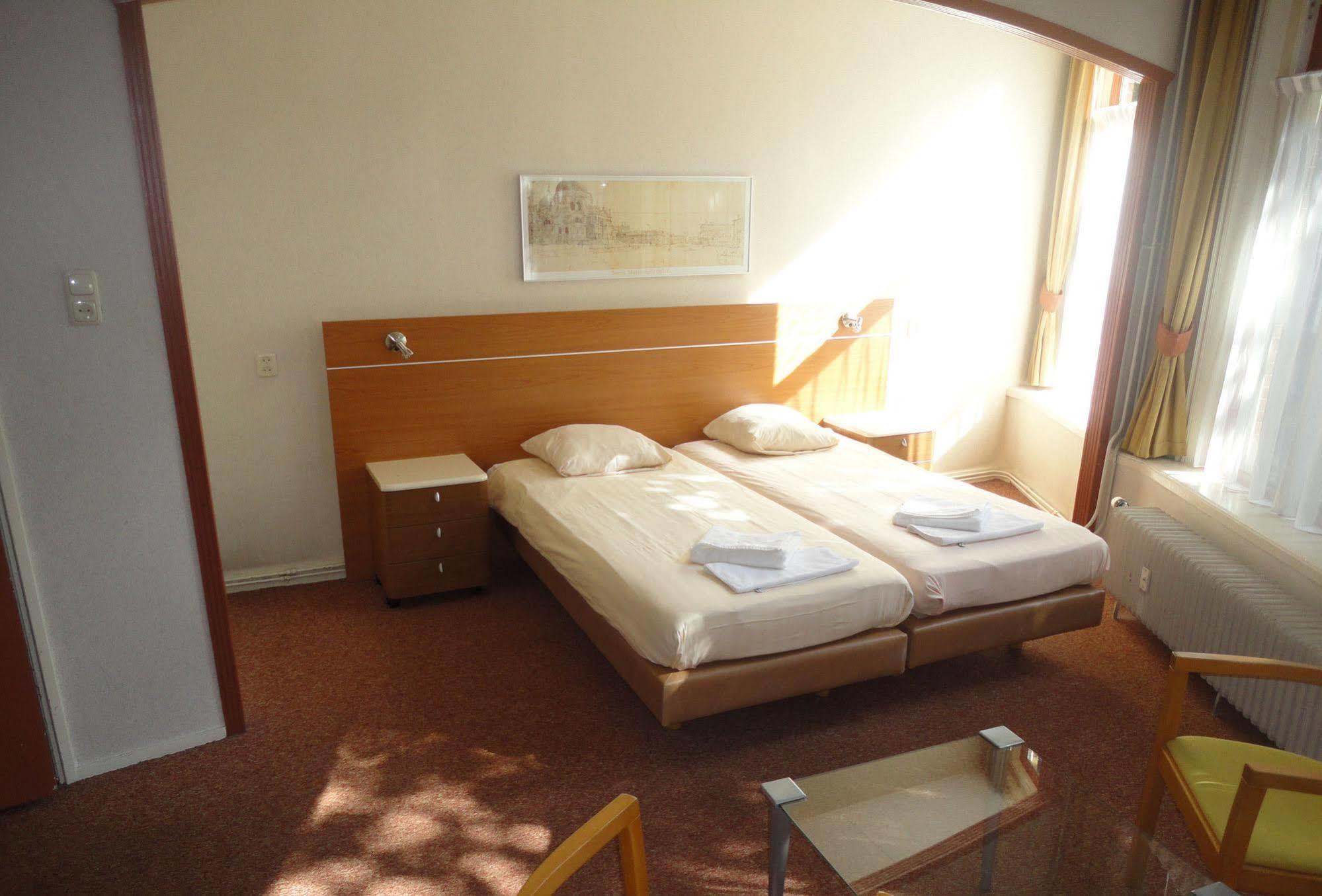 Hotel 'T Anker Леэварден Экстерьер фото