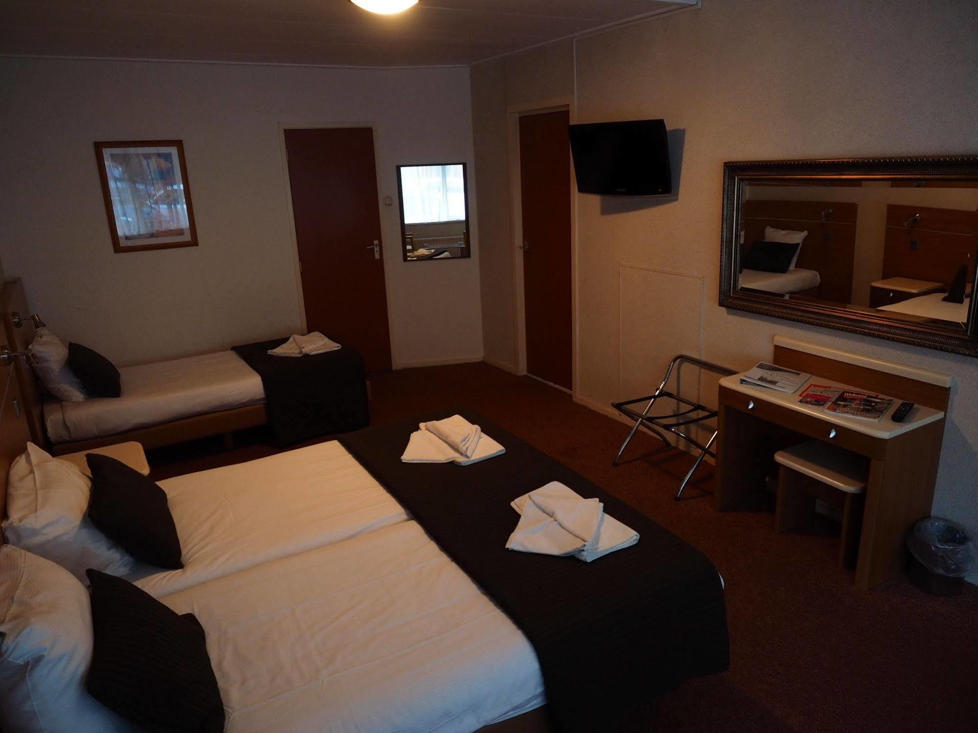 Hotel 'T Anker Леэварден Экстерьер фото